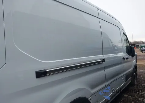 2021 Ford Transit-250 z USA, uszkodzony, nr VIN 1FTBR1C84MKA05556